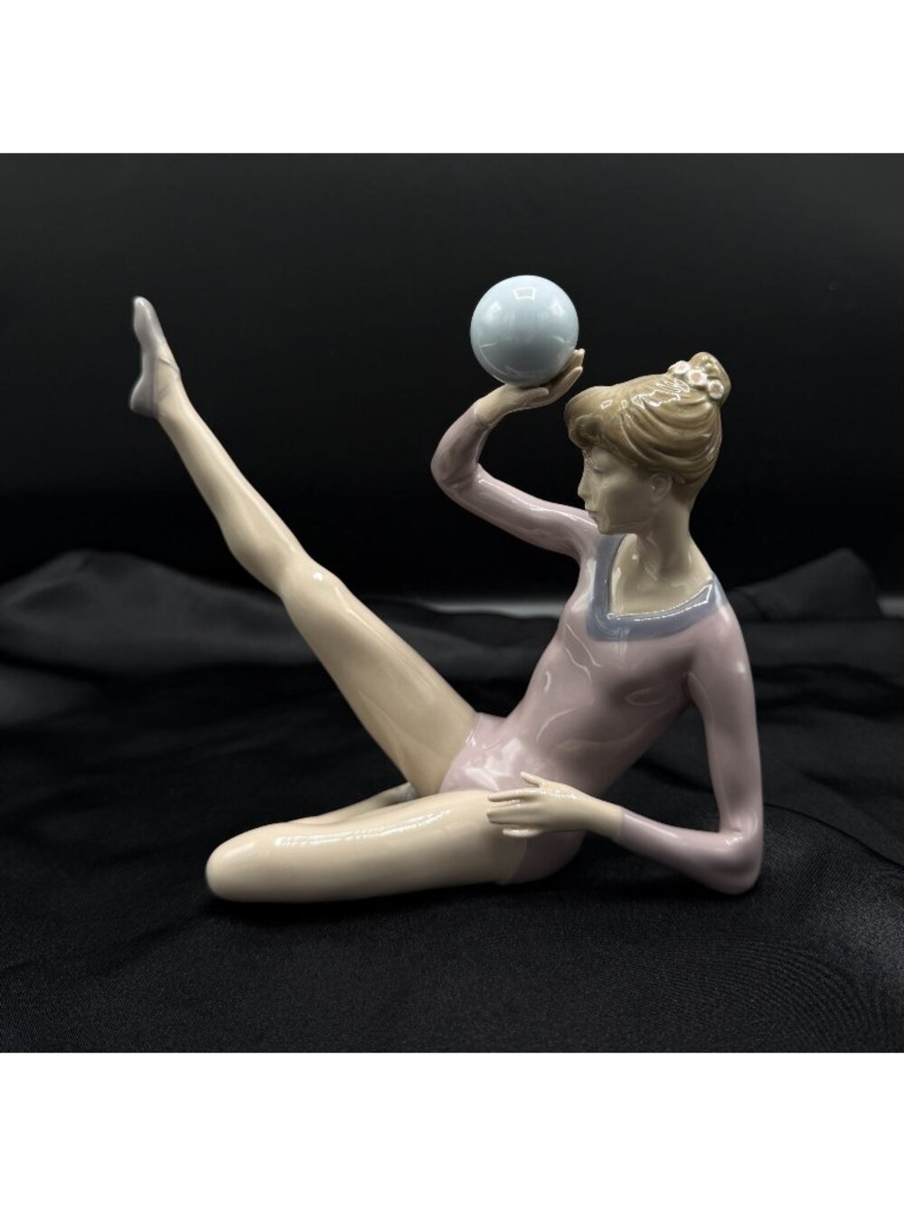 Vintage 1985 Lladro Gymnast Figurine Balancing Ball In Pink Leotard